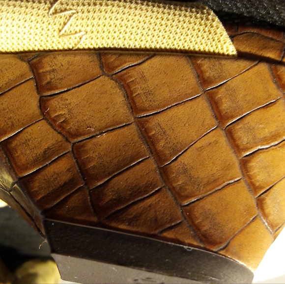 Donald J. Pliner - NWT- Open Toe Wedge, 3 Fabric Straps For Comfort, Size 7... - Picture 6 of 12